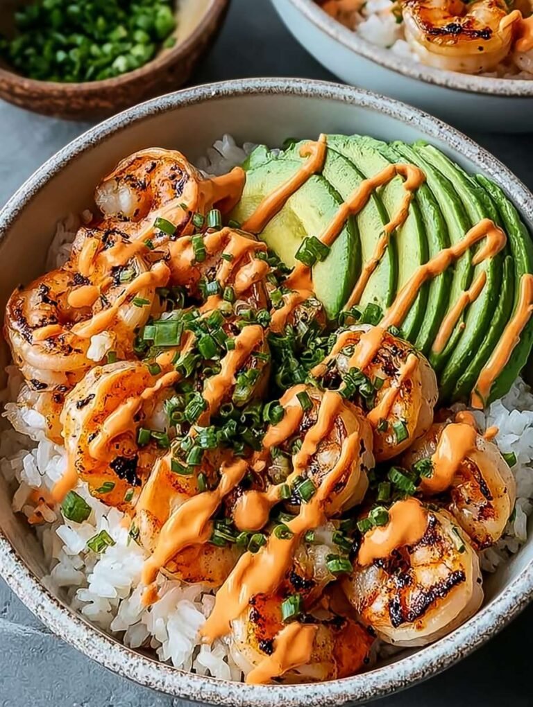 Gesunde Garnelen Reis Bowl mit Avocado & scharfer Mayo